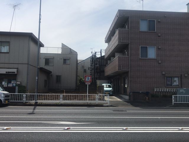 神奈川県横浜市鶴見区下末吉の木造2階建て家屋解体工事中の様子です。